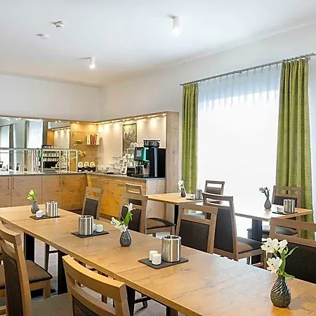 Otel Kern Garni 3*